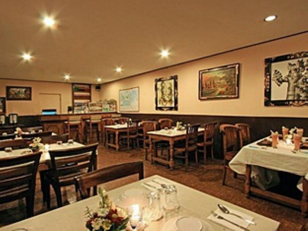 Oyo 3244 Grand Chandra Hotel เดนปาซาร์ ภายนอก รูปภาพ