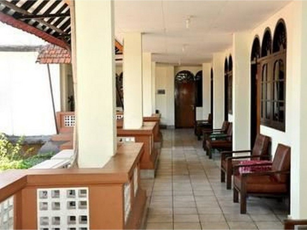 Oyo 3244 Grand Chandra Hotel เดนปาซาร์ ภายนอก รูปภาพ